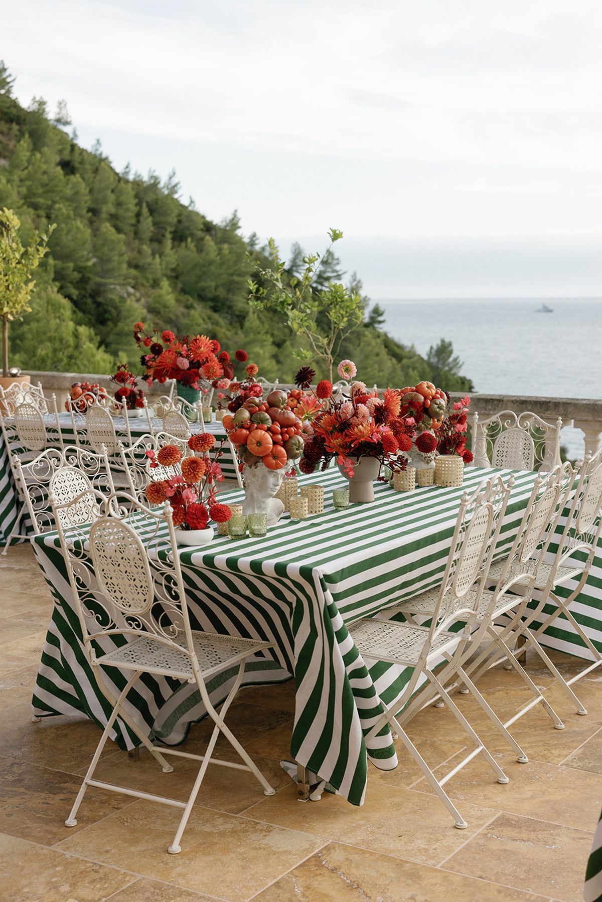 The wedding dinner overlooking the Mediterranean at Domaine de Canaille, Cassis