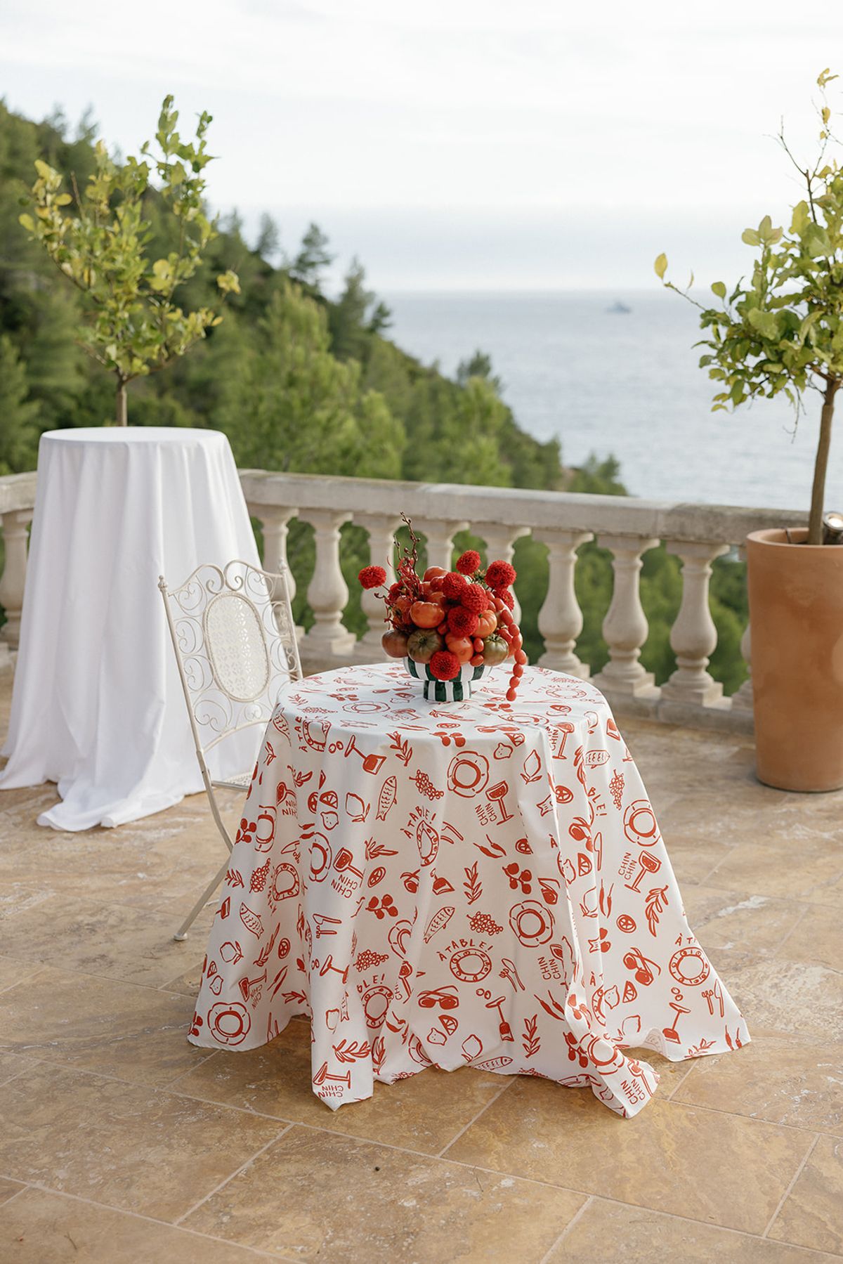 The wedding dinner overlooking the Mediterranean at Domaine de Canaille, Cassis