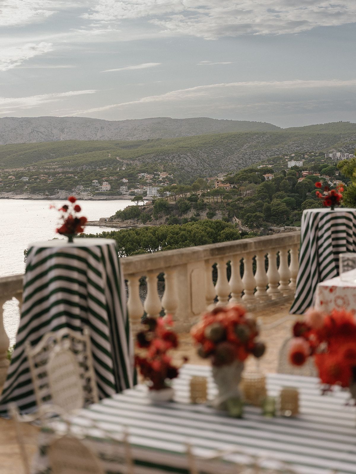 The wedding dinner overlooking the Mediterranean at Domaine de Canaille, Cassis
