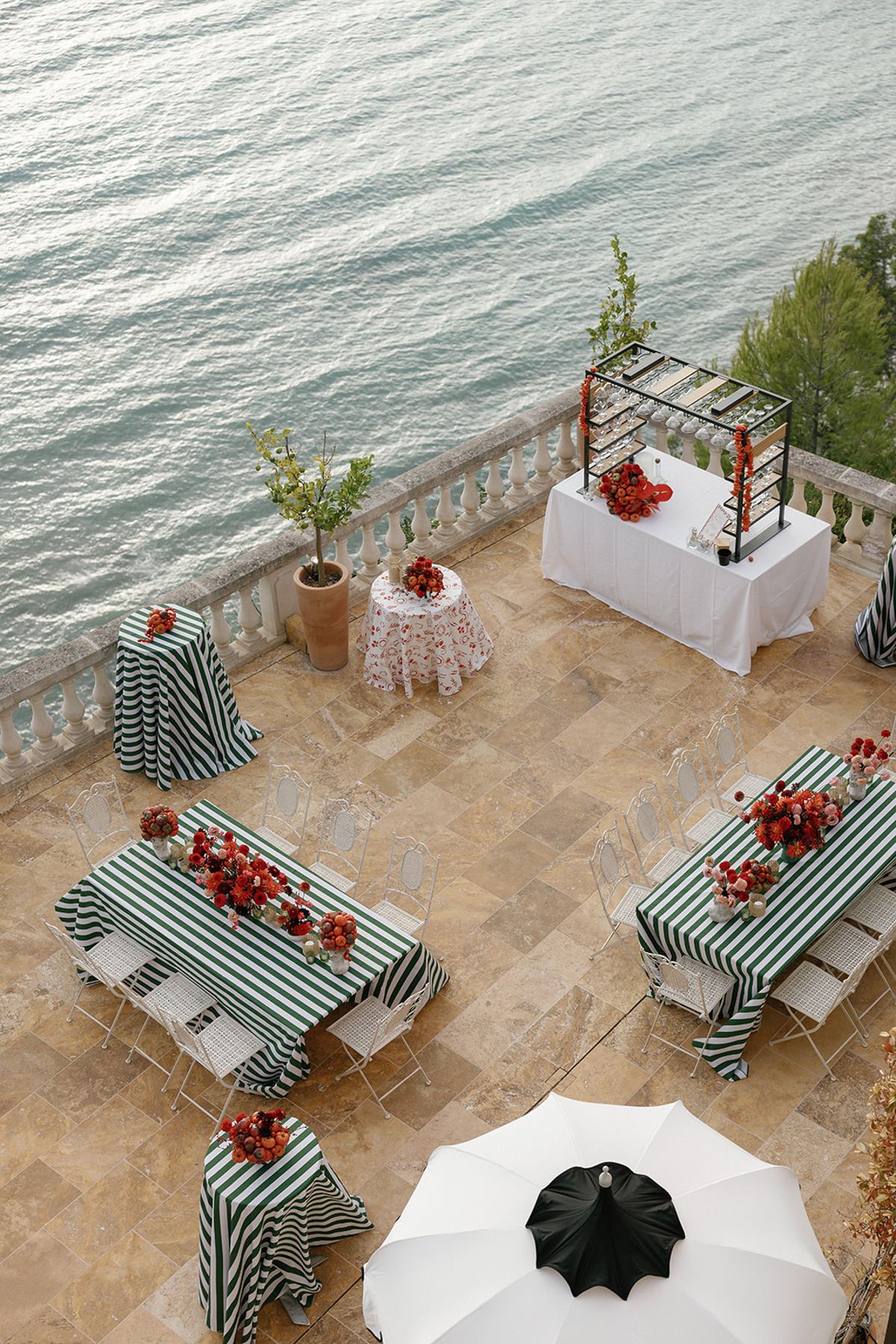 The wedding dinner overlooking the Mediterranean at Domaine de Canaille, Cassis