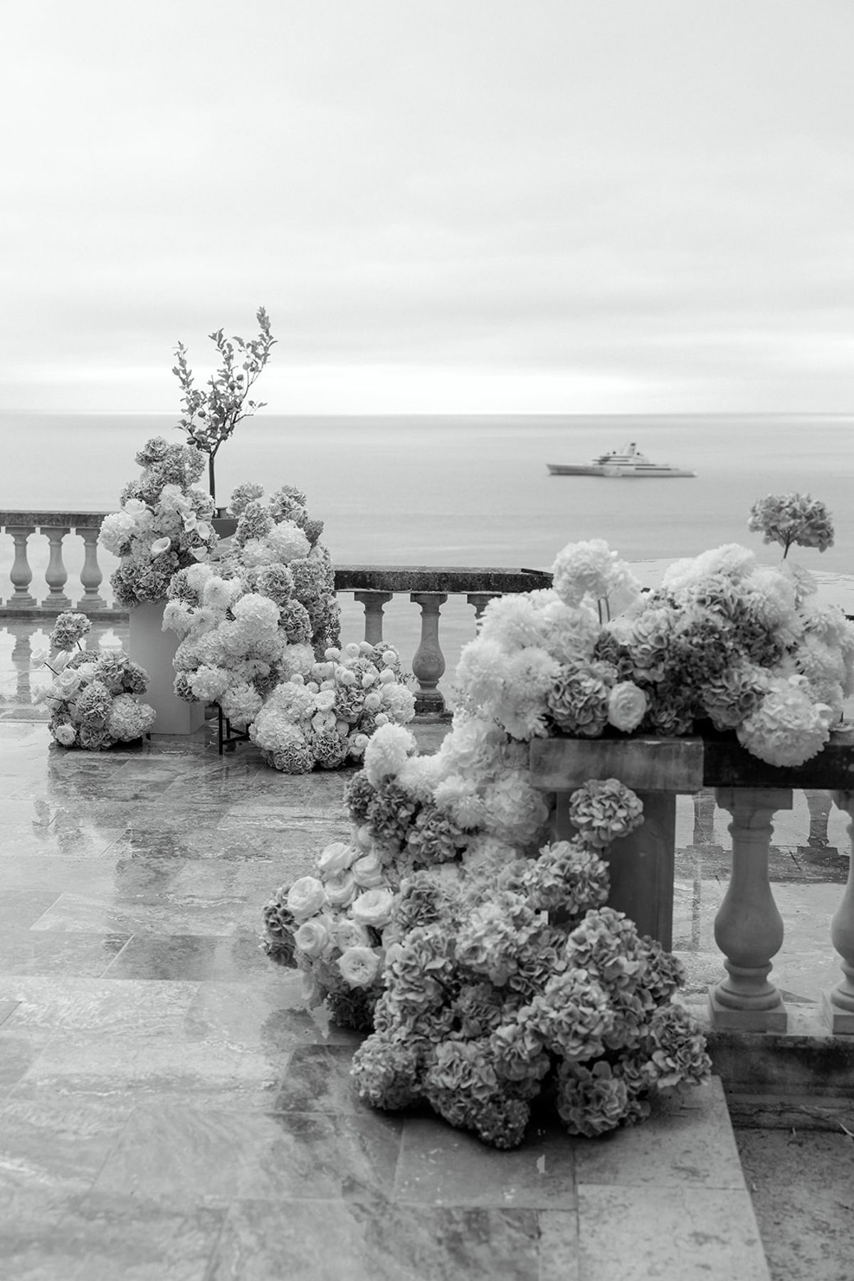 Bella and Jonny during the day-after celebration at Domaine de Canaille, Cassis