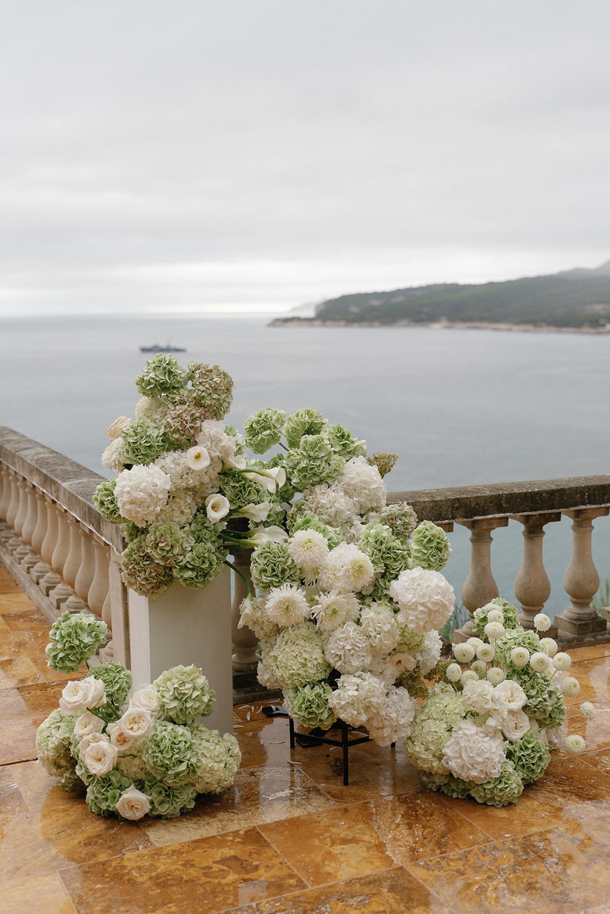 Bella and Jonny during the day-after celebration at Domaine de Canaille, Cassis