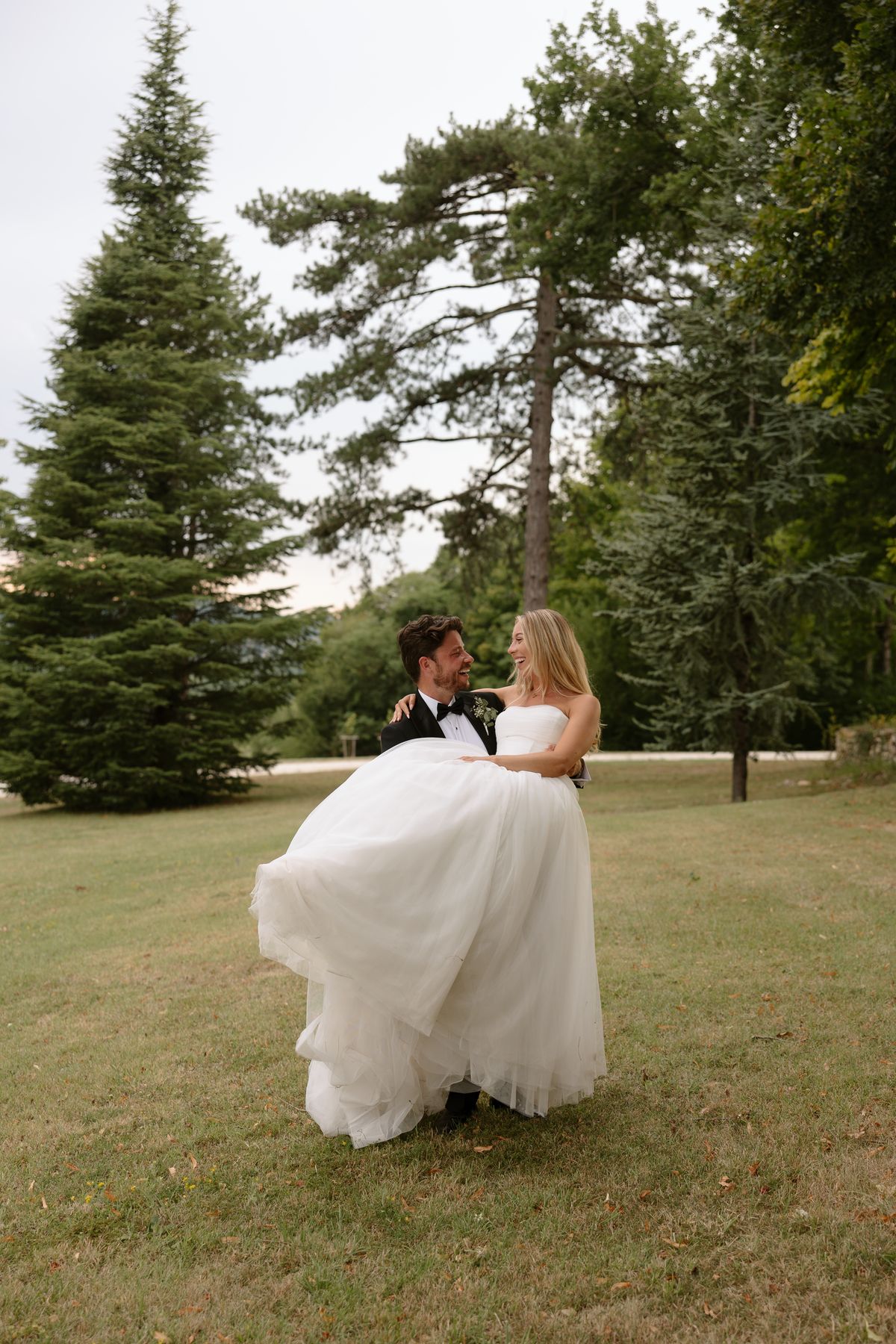 Amy and Oscar photographed at Chateau de Cazenac in the Dordogne