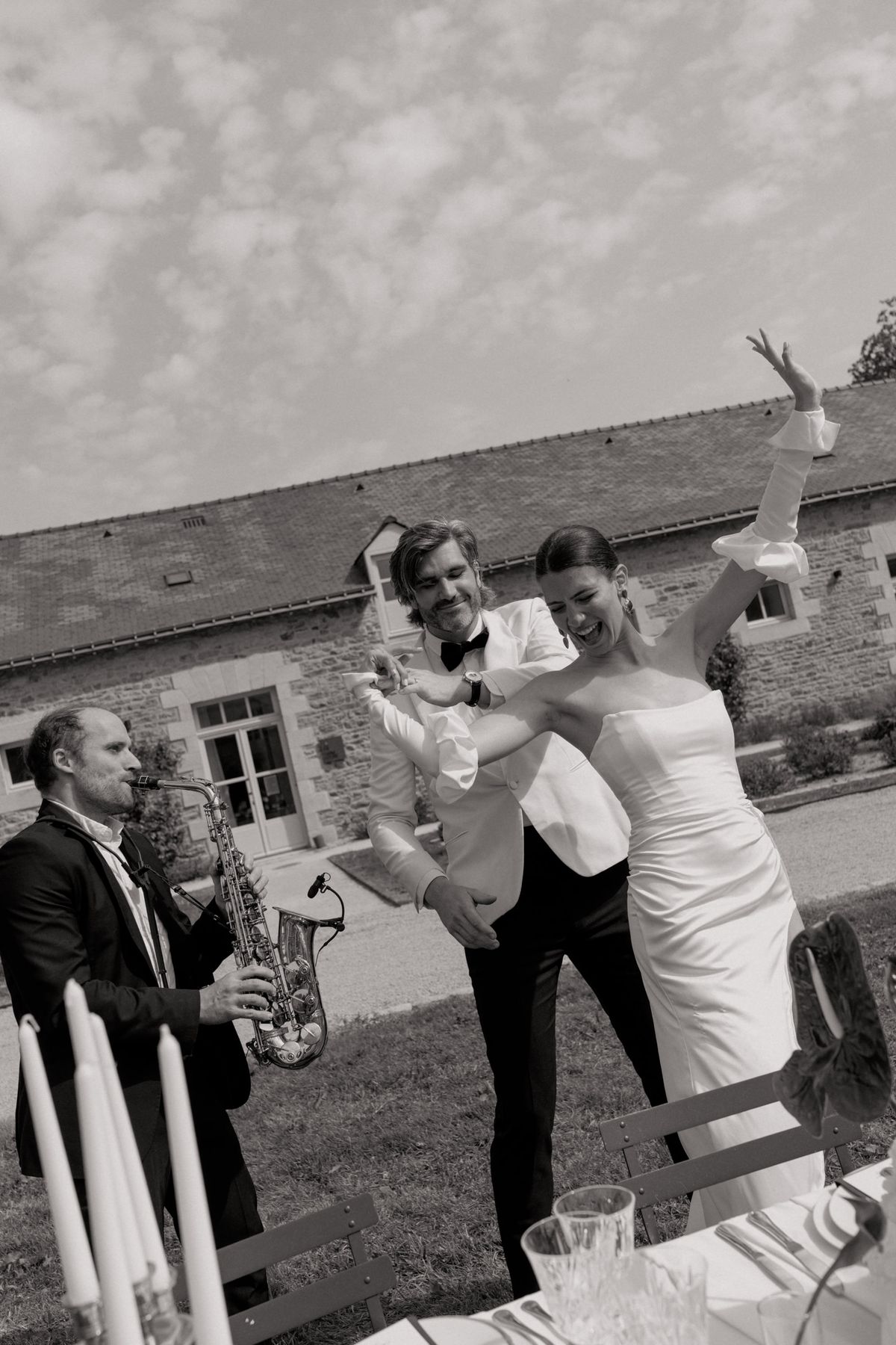 Old money styled shoot at Domaine le Mezo, Brittany, the cocktail hour