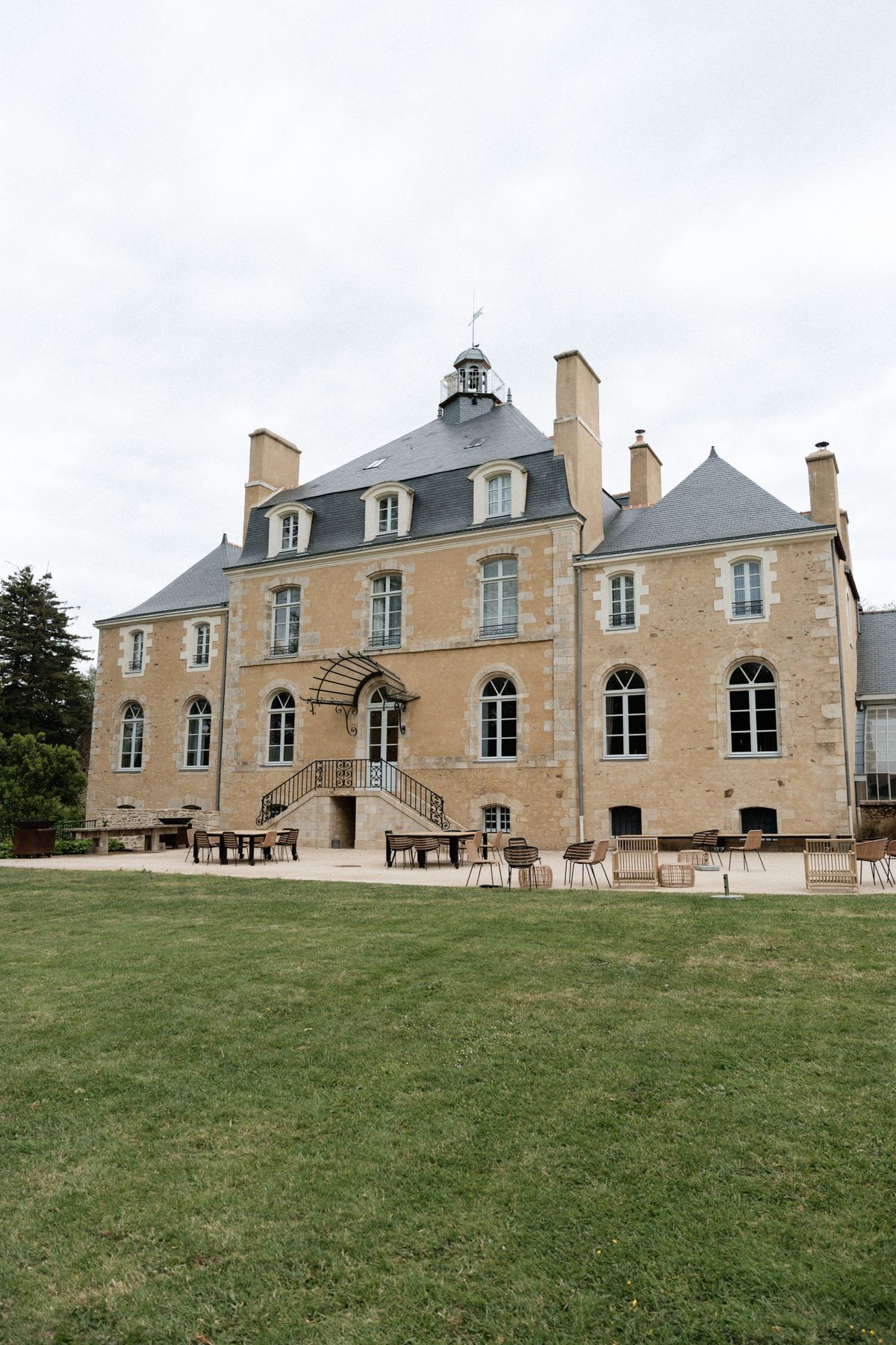 Old money styled shoot at Domaine le Mezo, Brittany, Domaine le Mezo