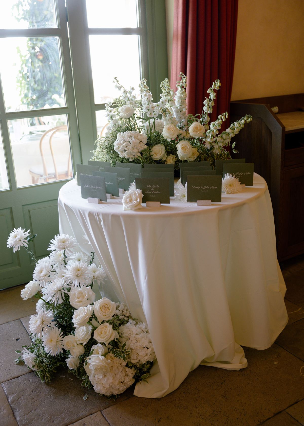 Escort card table with white flowers