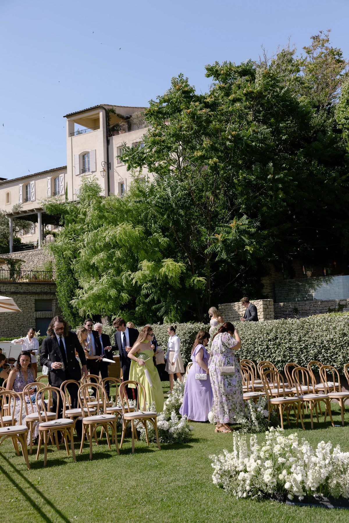 Guests arriving at the ceremony lawn with parasols