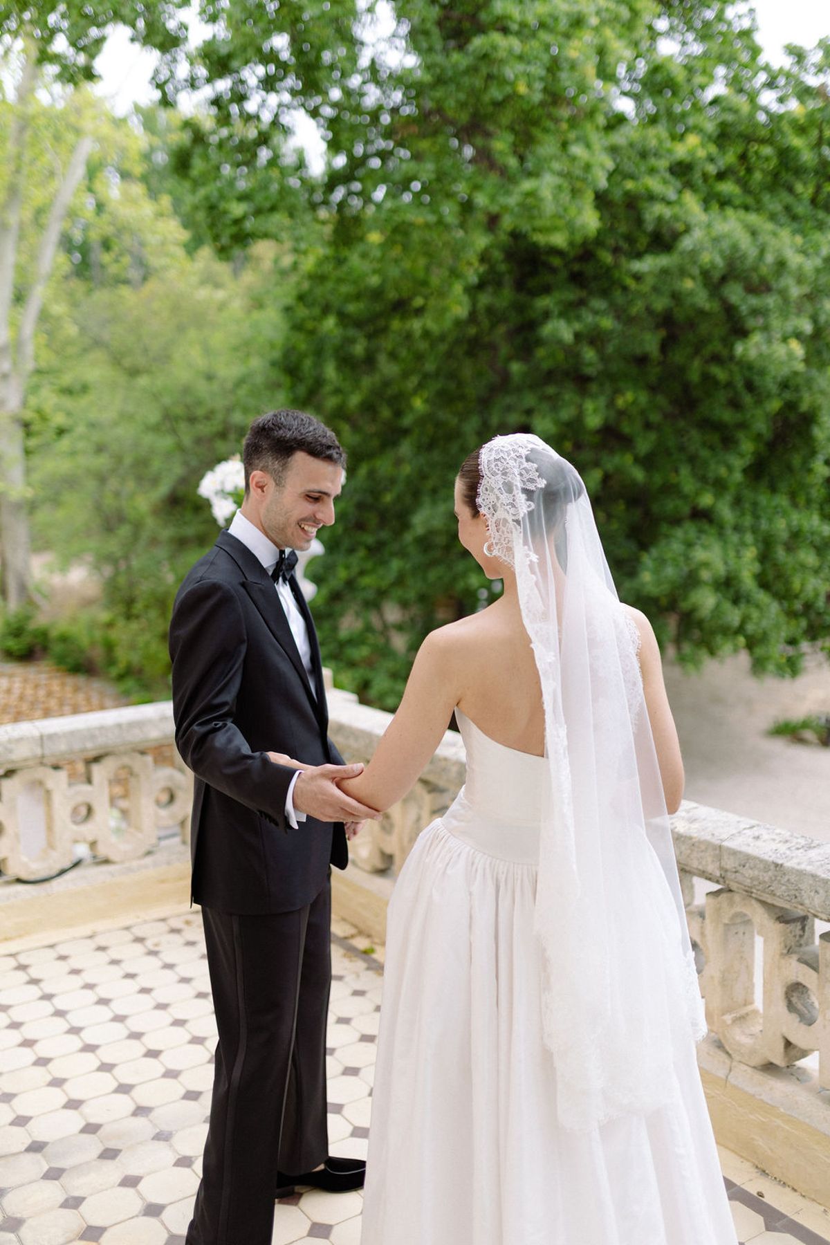 Clara and Constantin face each other on the terrace during the ceremony