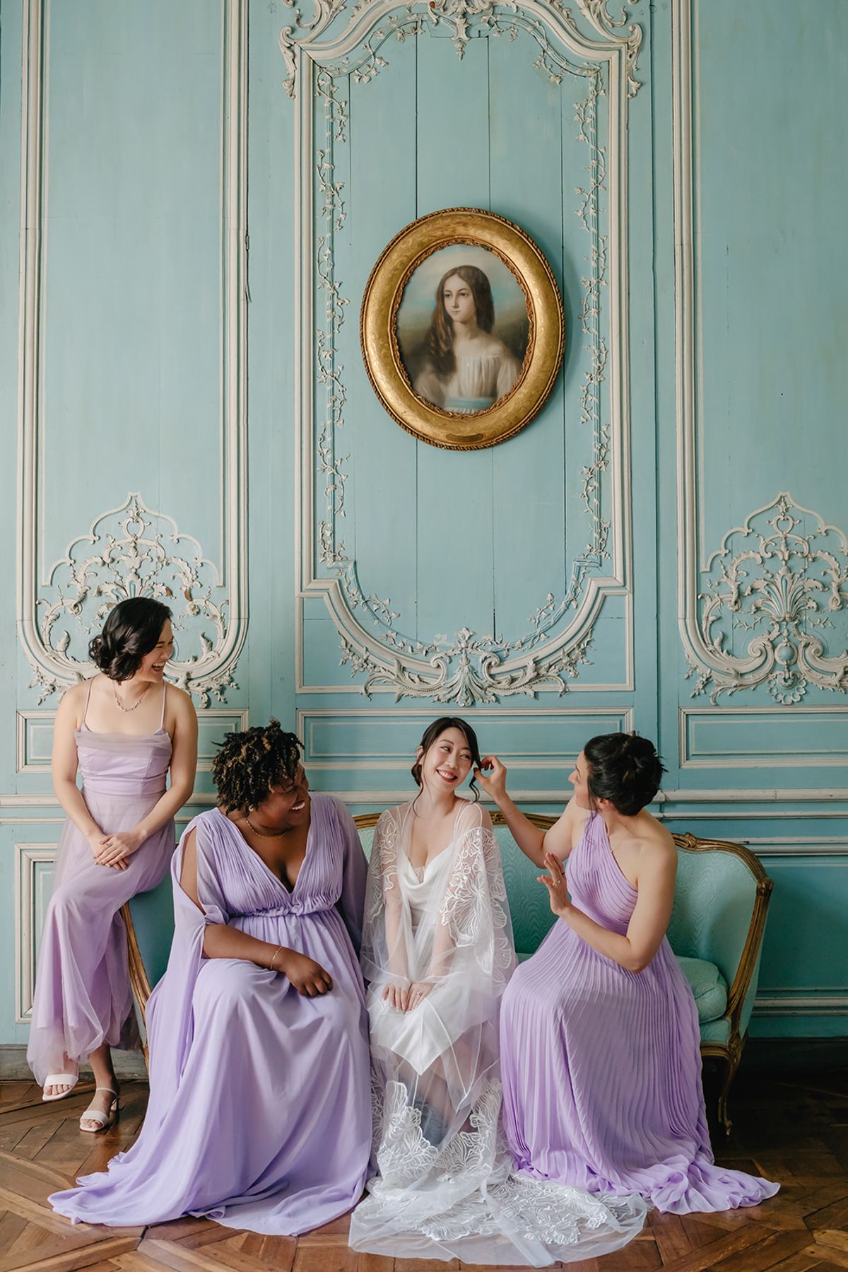 Bridesmaids in lilac dresses gathered in the bridal suite