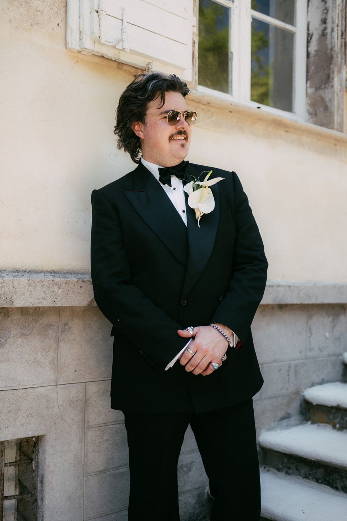 The groom waiting before the ceremony at Chateau du Pont Bourguet