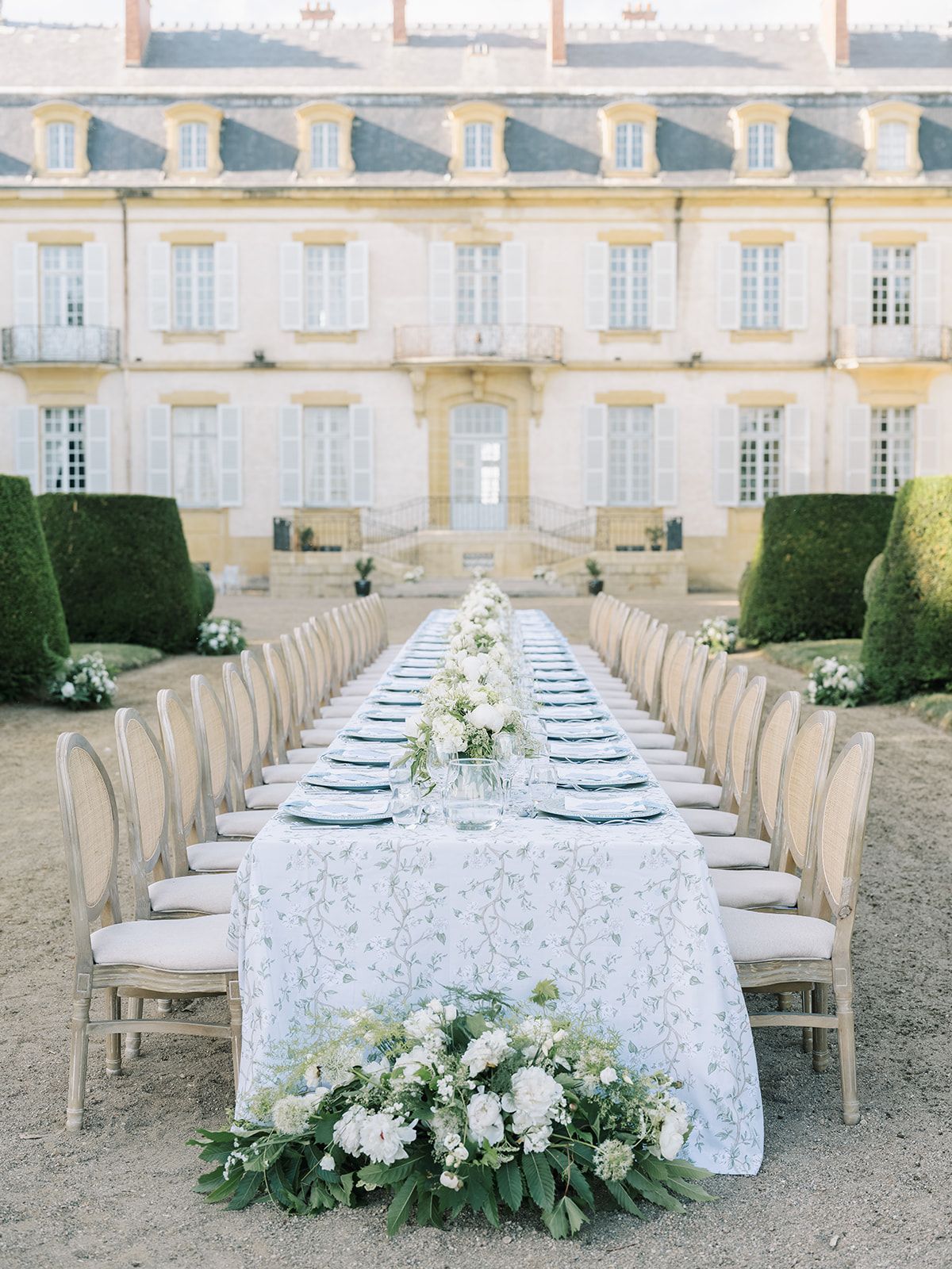 The dinner table set in front of the facade of La Chassagne