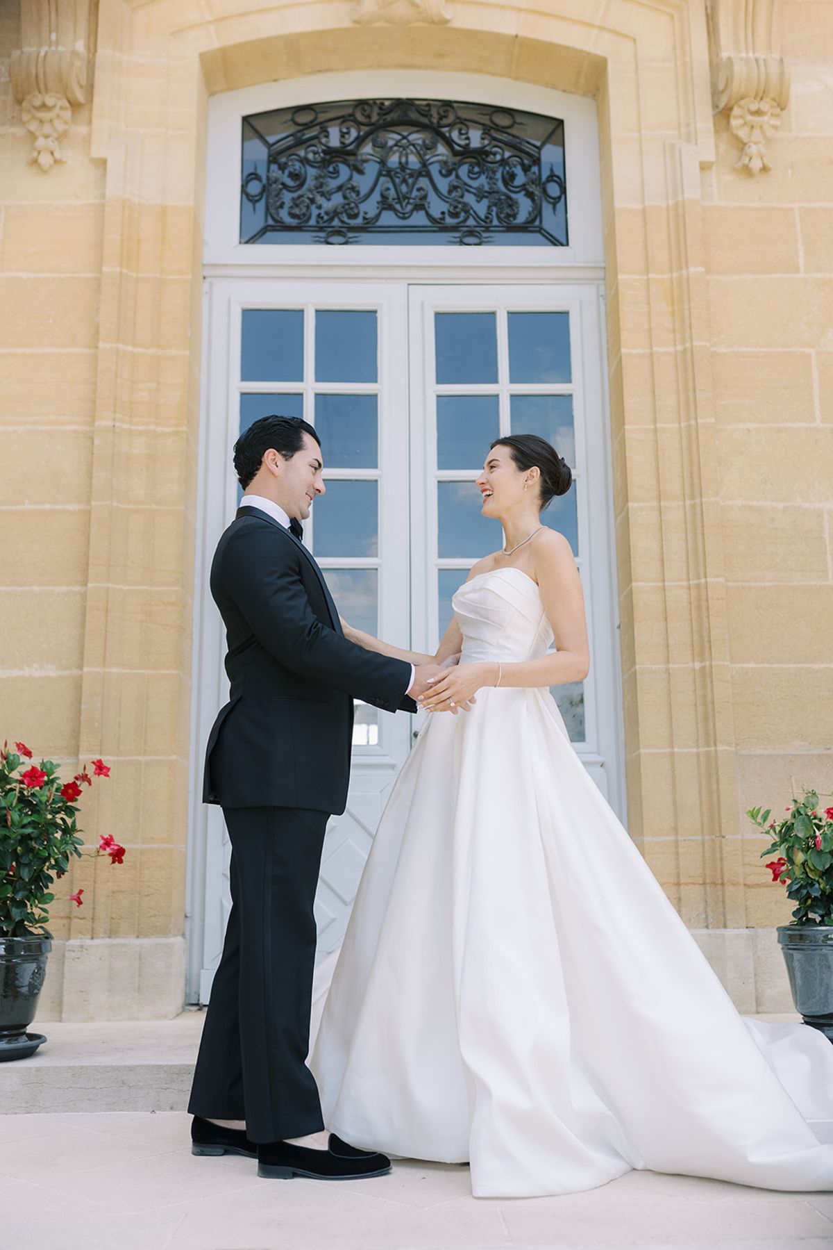 Haley and Tyler at the first look on the steps at La Chassagne