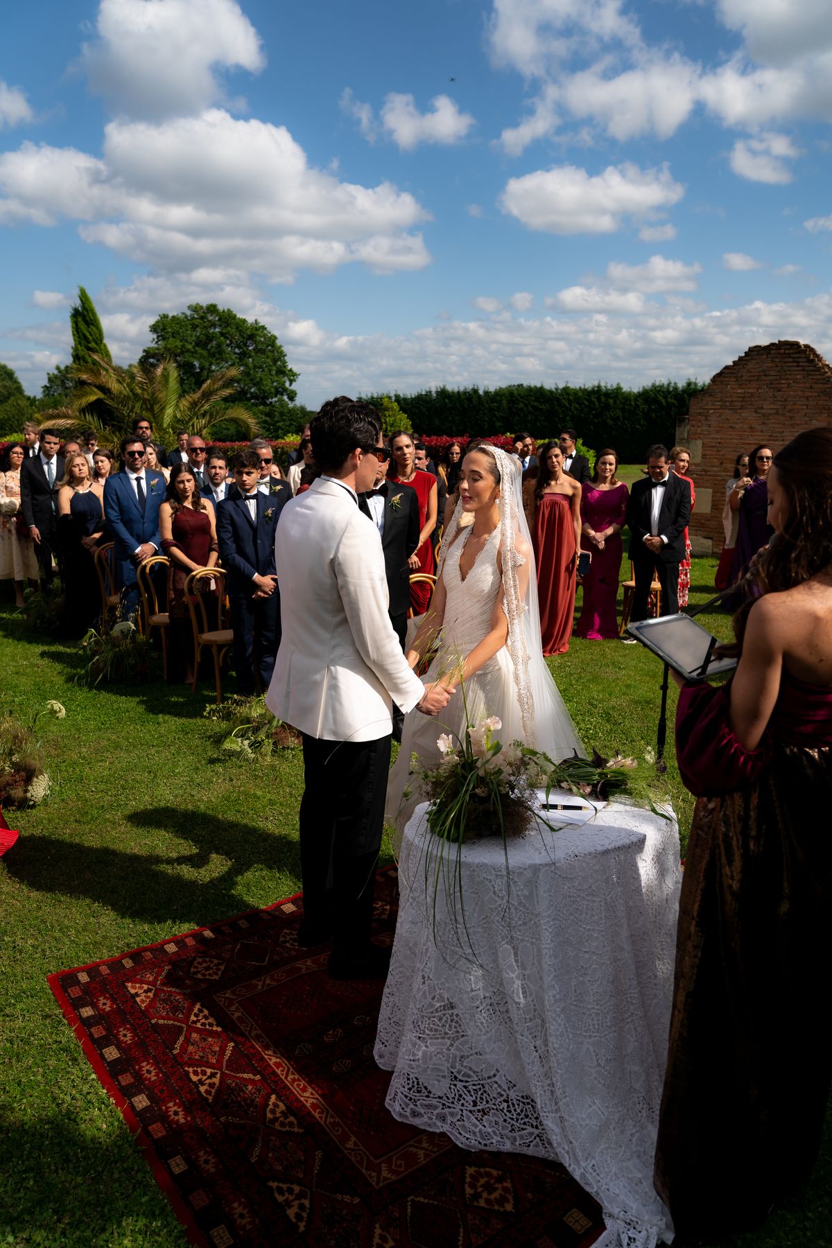 Isadora & Hugo — the couple at the ceremony table, spring wedding in Nouvelle-Aquitaine