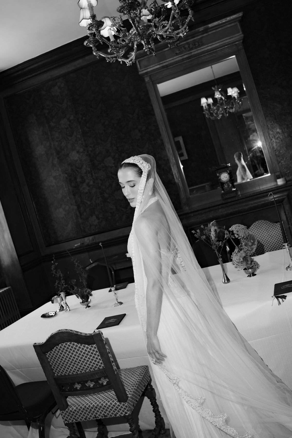 Isadora & Hugo — the bride and her veil in the dining room, spring wedding in Nouvelle-Aquitaine