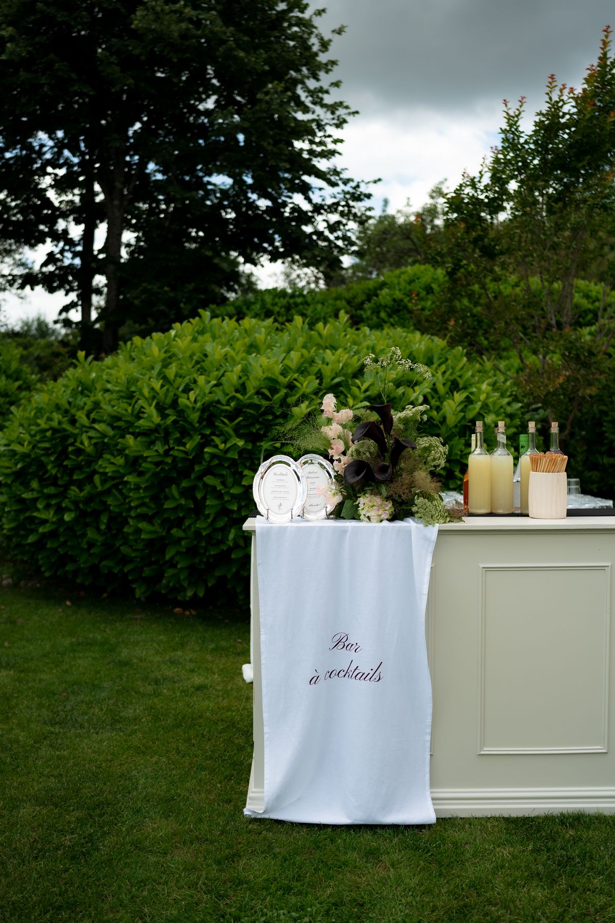 Isadora & Hugo — the drinks table set out on the lawn, spring wedding in Nouvelle-Aquitaine