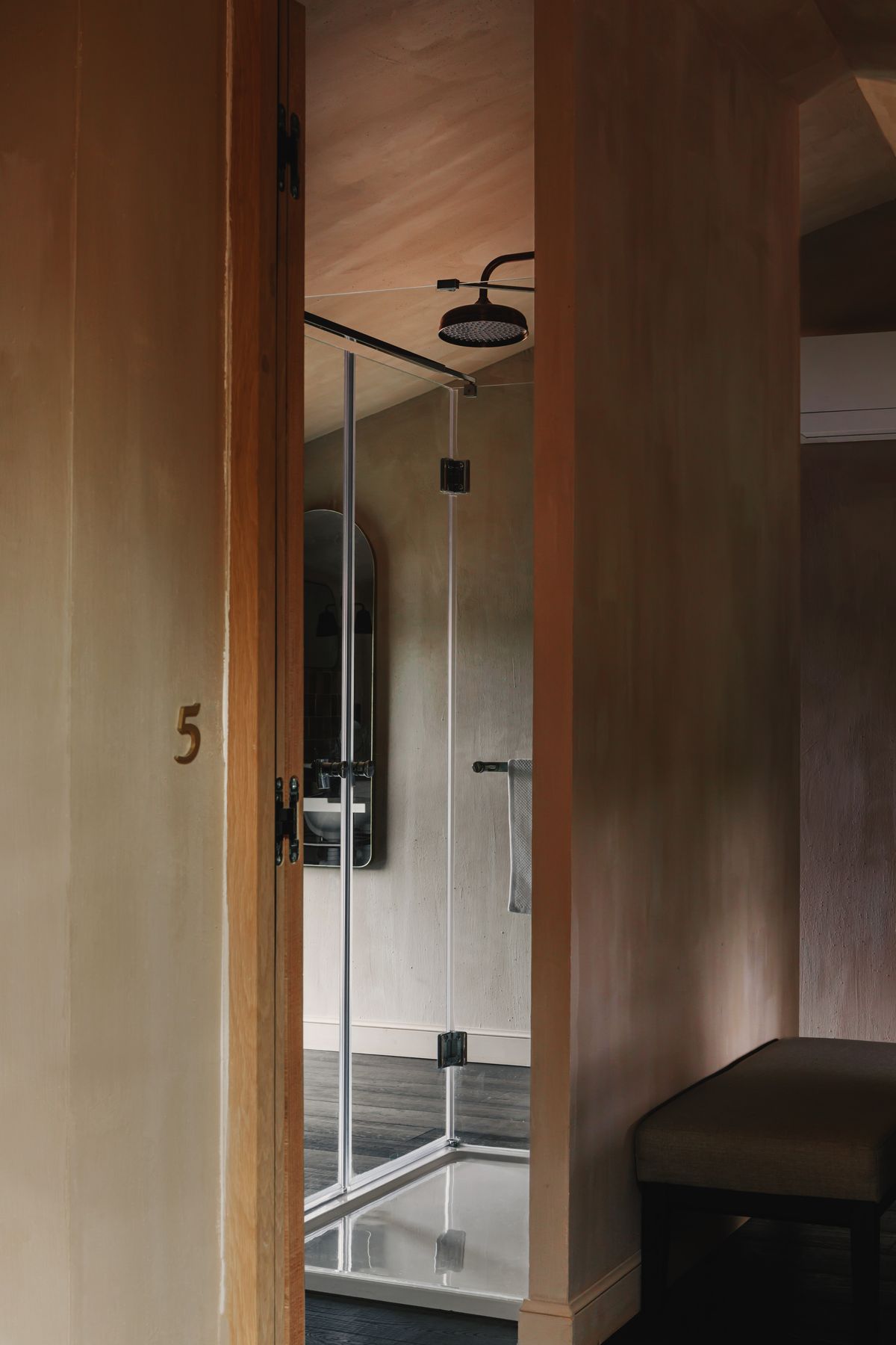 Château de Beaulieu — Bathroom, through the doorway