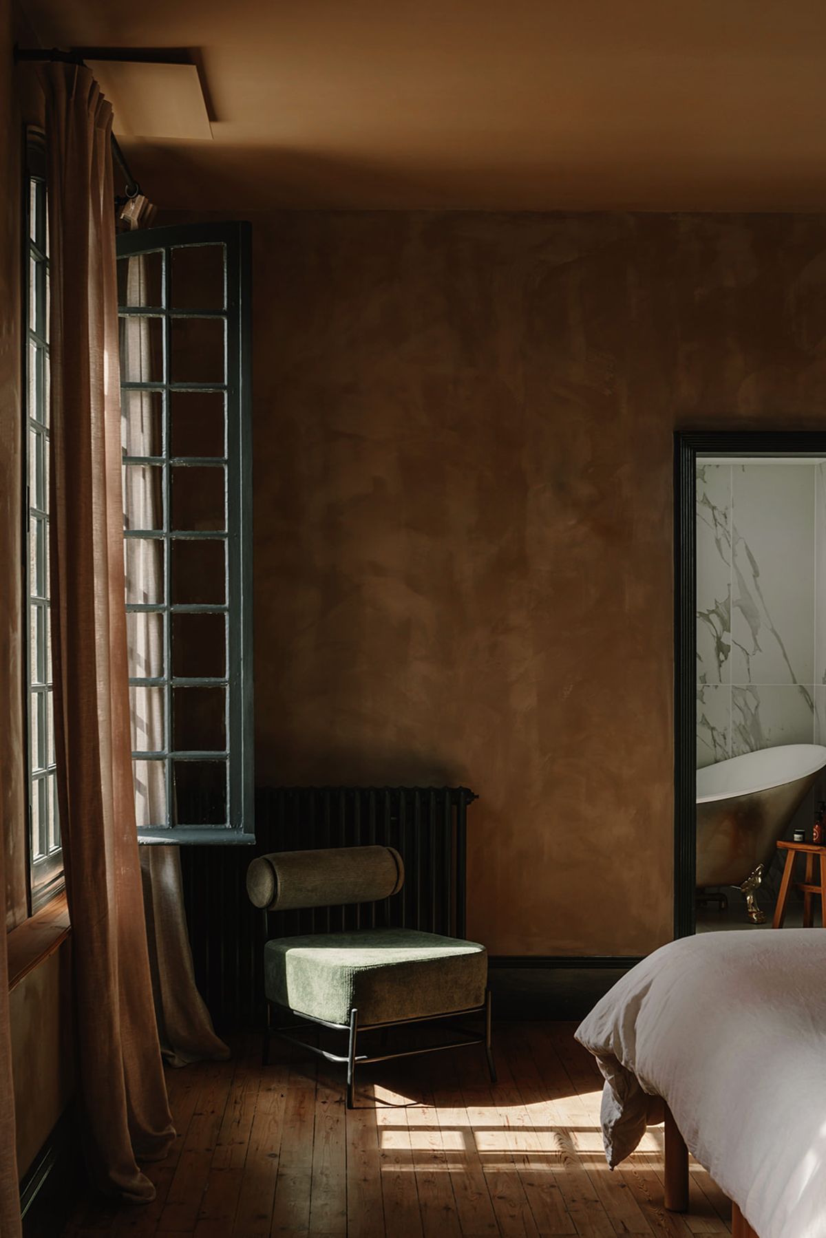 Château de Beaulieu — Bedroom, ensuite glimpse (clawfoot tub)