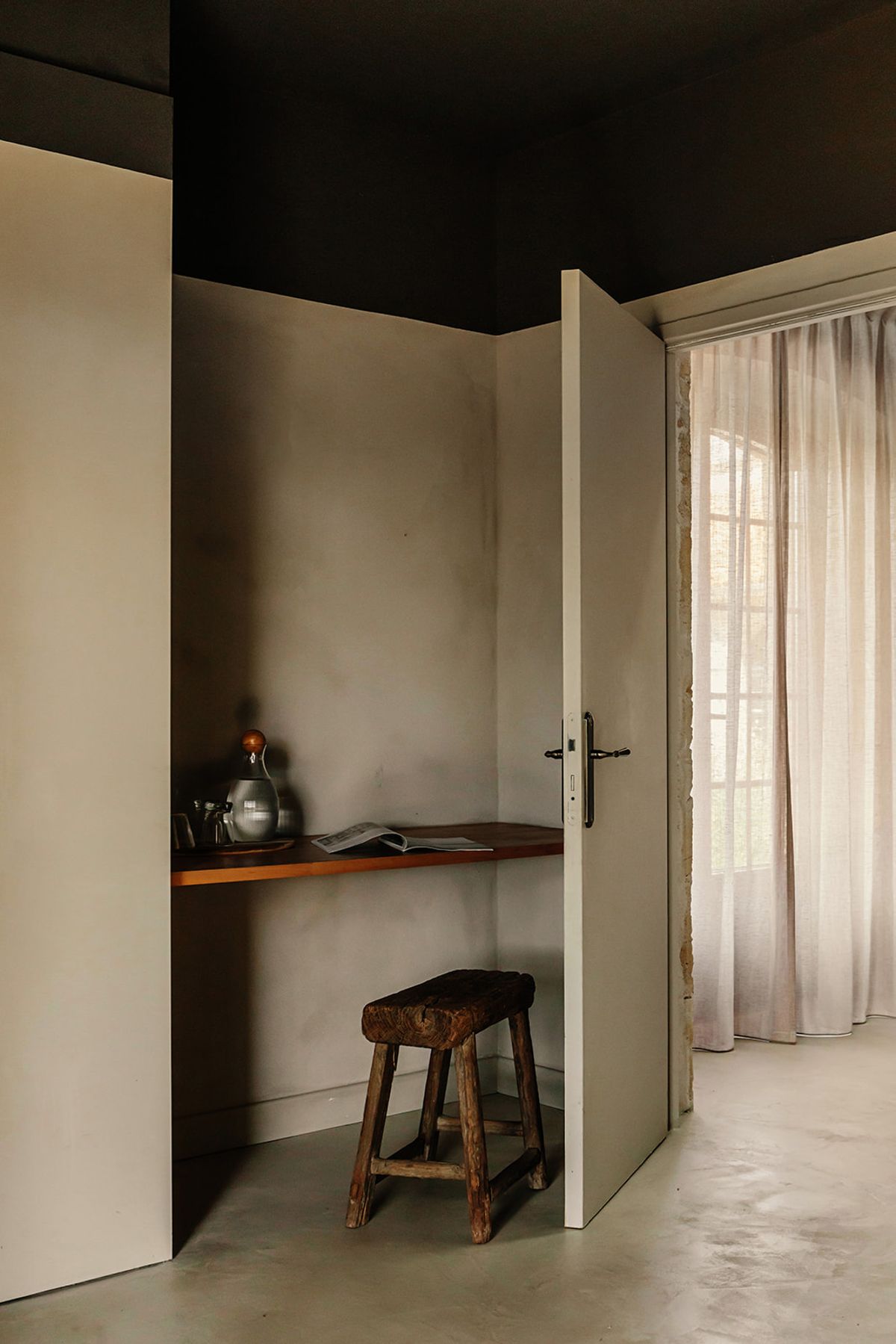 Château de Beaulieu — Bedroom nook — writing desk