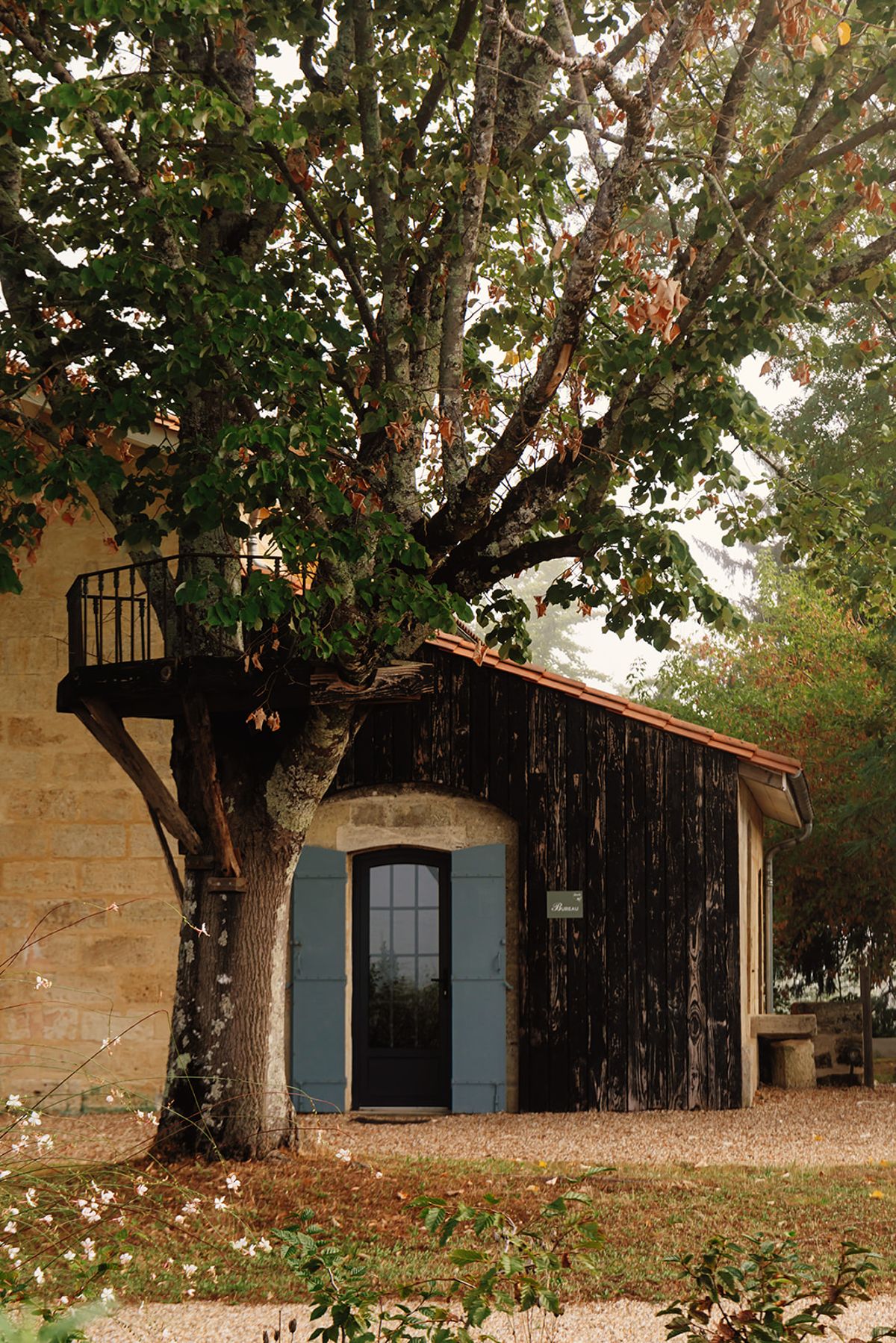 Château de Beaulieu — Bureau outbuilding