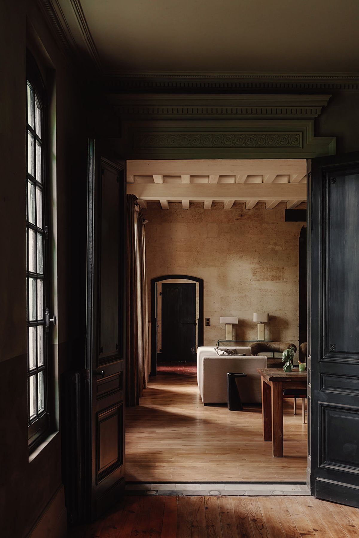 Château de Beaulieu — Corridor framing the dining room