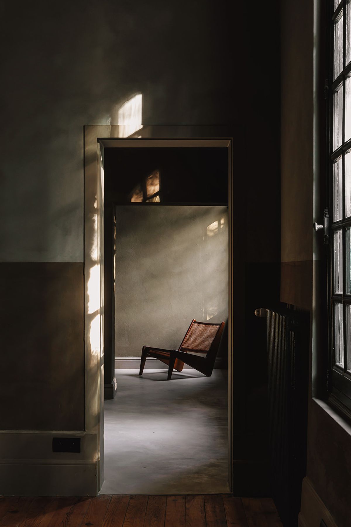 Château de Beaulieu — Corridor nook — rattan chair