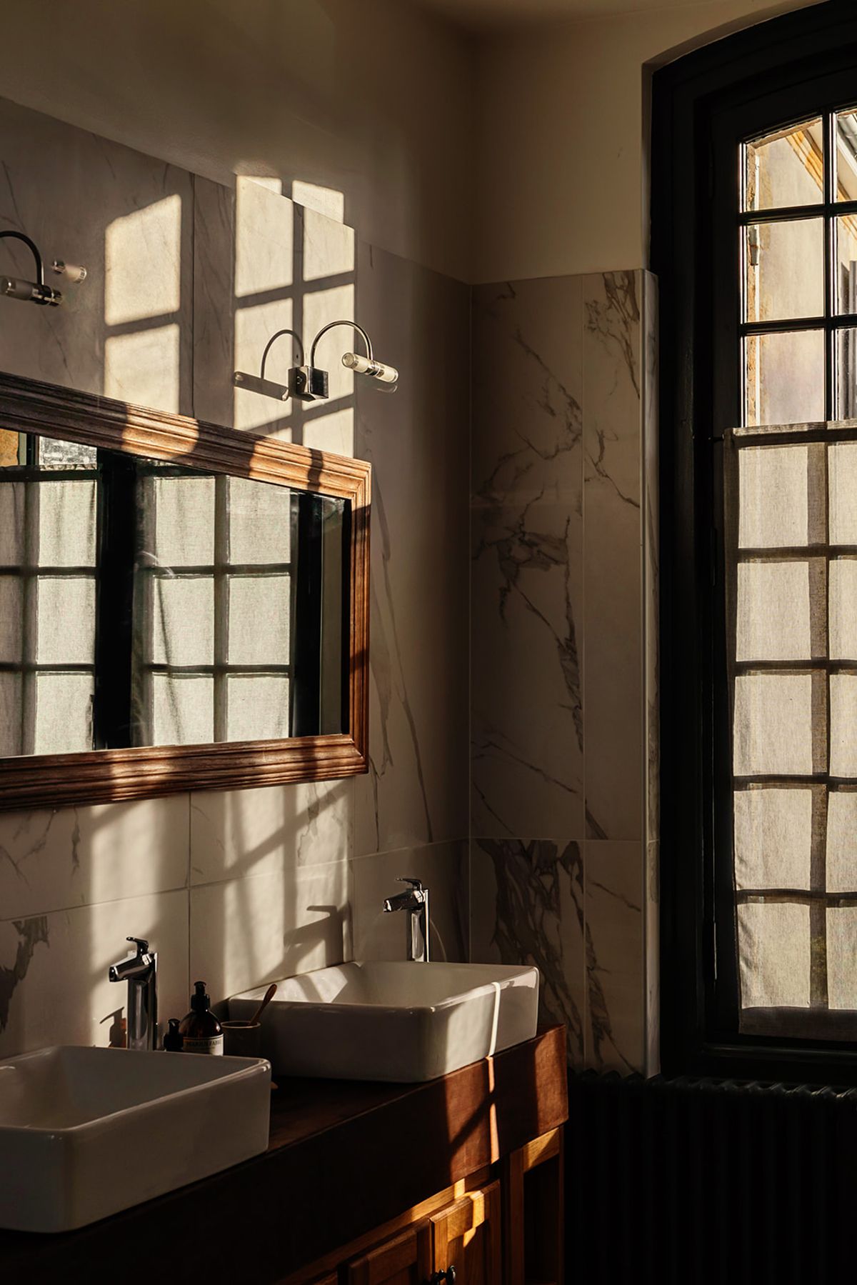 Château de Beaulieu — Ensuite bathroom — double vanity