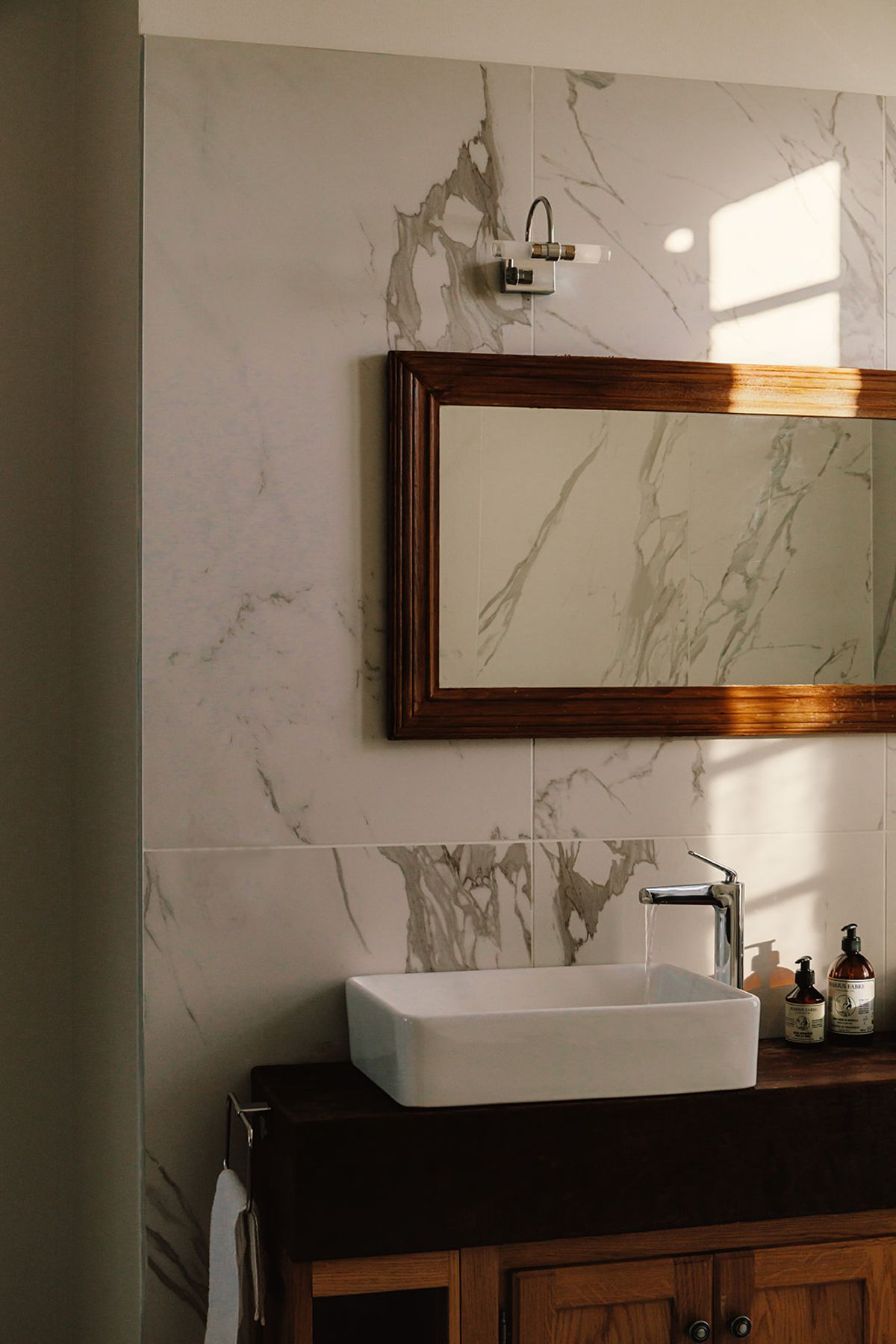 Château de Beaulieu — Ensuite bathroom — vanity mirror