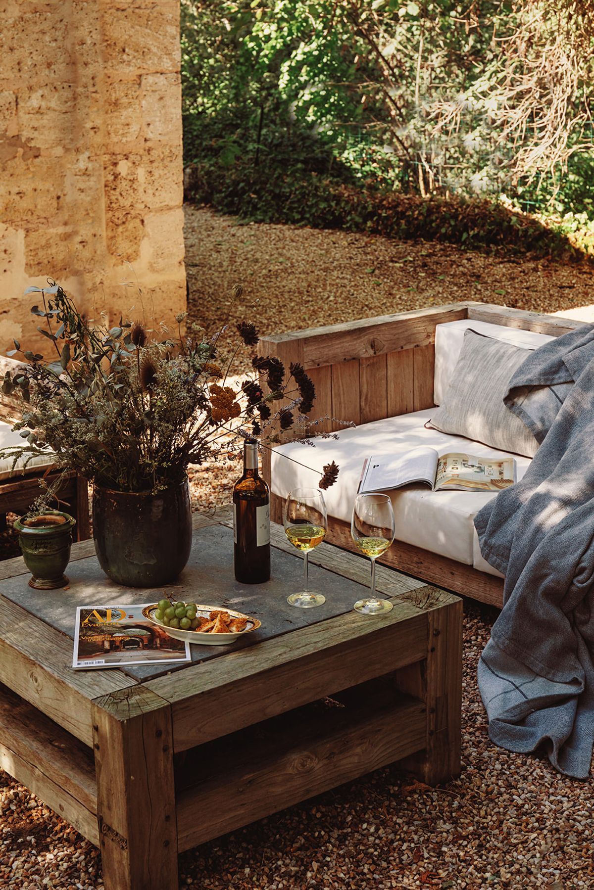 Château de Beaulieu — Garden lounge — coffee table