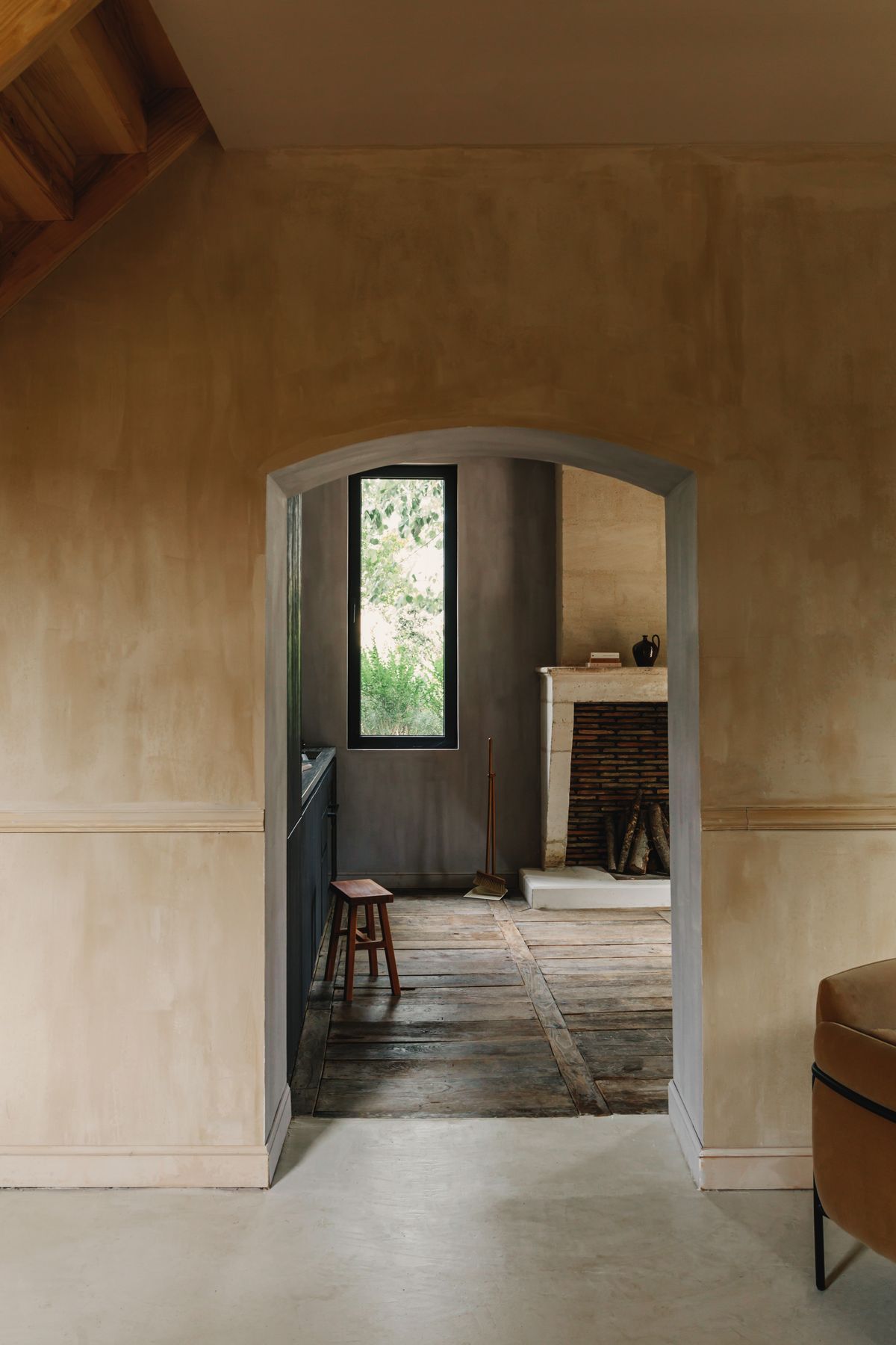 Château de Beaulieu — Living/entry room, wider view