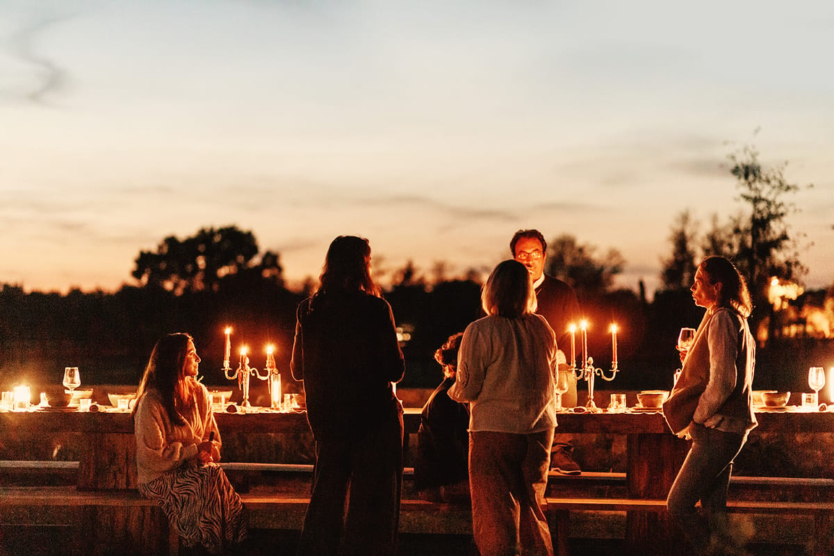 Château de Beaulieu — Long-table dining, candlelit dusk