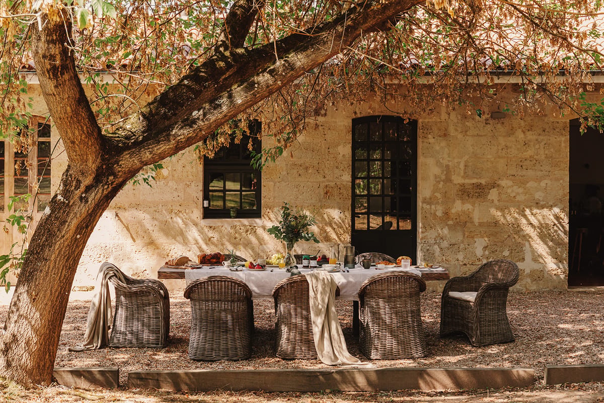 Château de Beaulieu — Outdoor long-table dining (day)