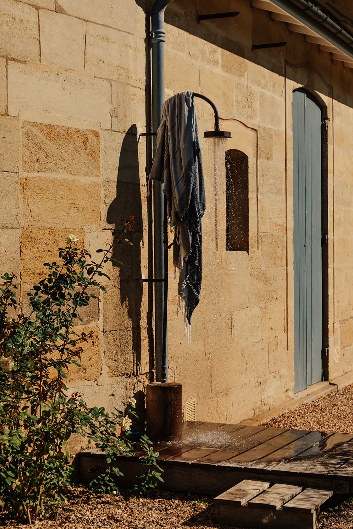 Château de Beaulieu — Outdoor shower detail
