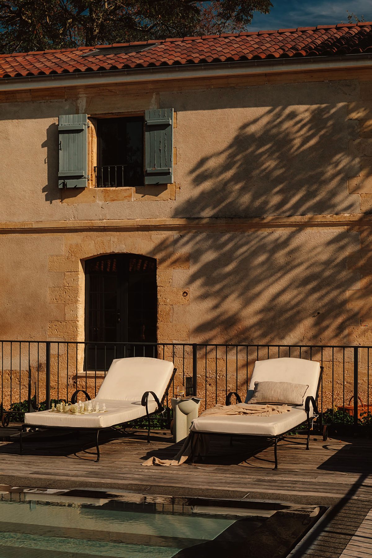 Château de Beaulieu — Pool terrace / loungers