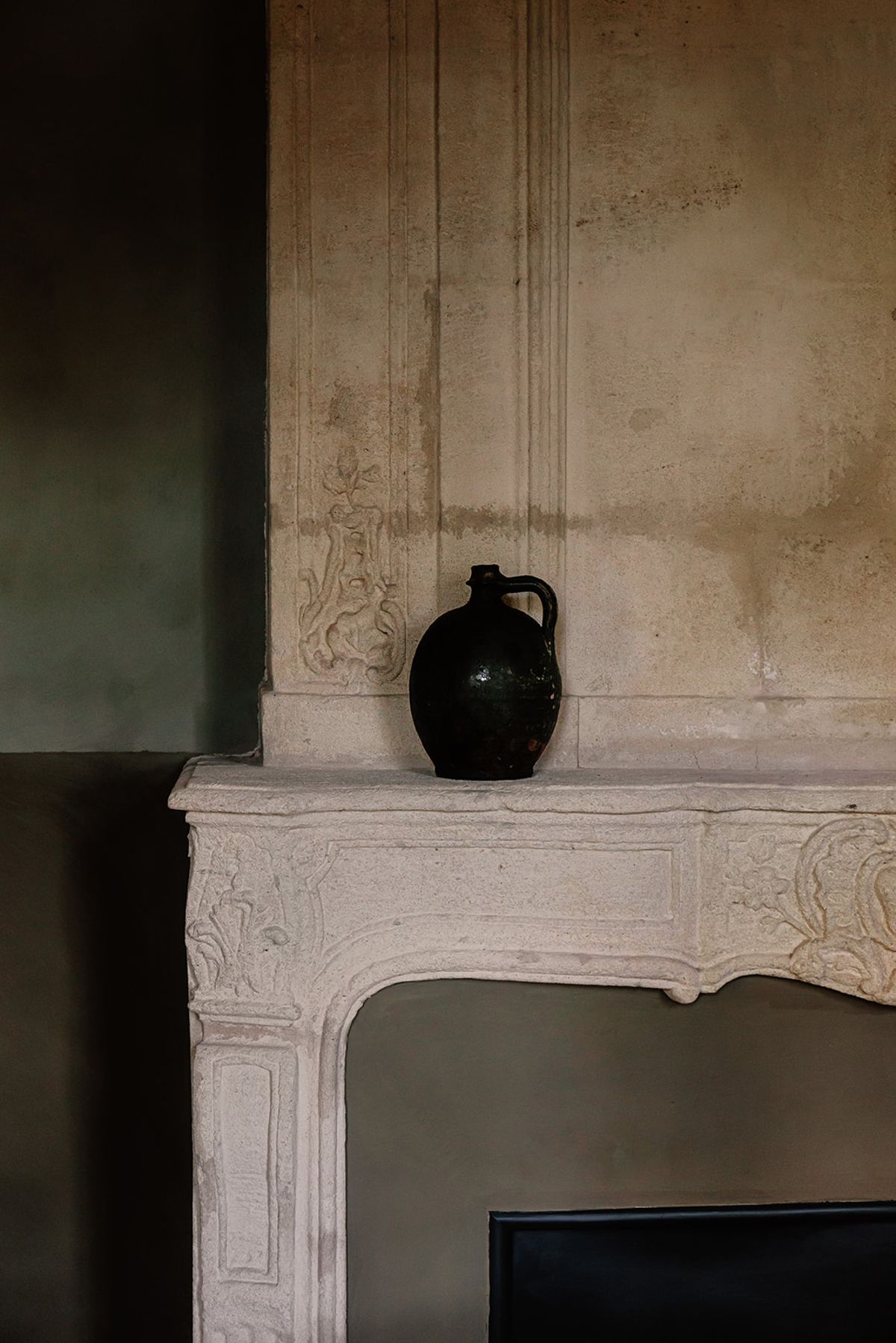 Château de Beaulieu — Salon — fireplace mantel detail