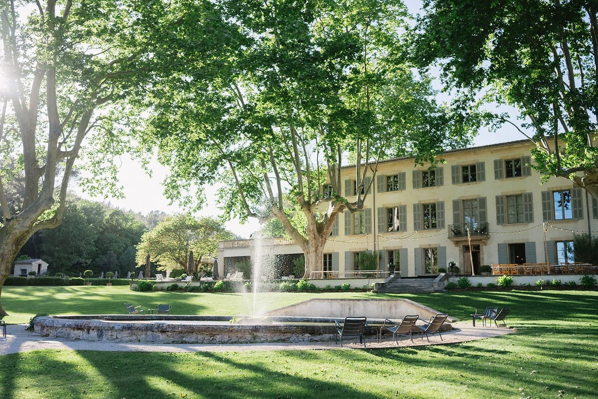 Aerial view of the estate with the fountain and gardens