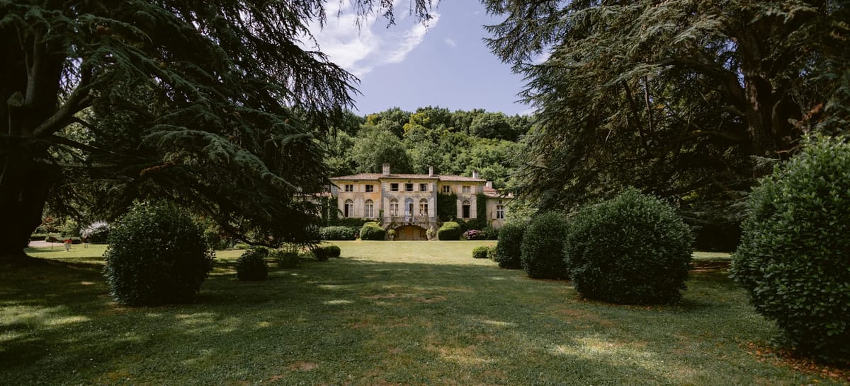 Panoramic view of the chateau across its front lawn