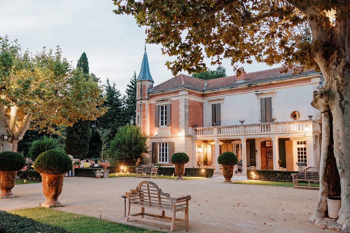 Mas D'Arvieux garden ceremony setup facing the chateau terrace