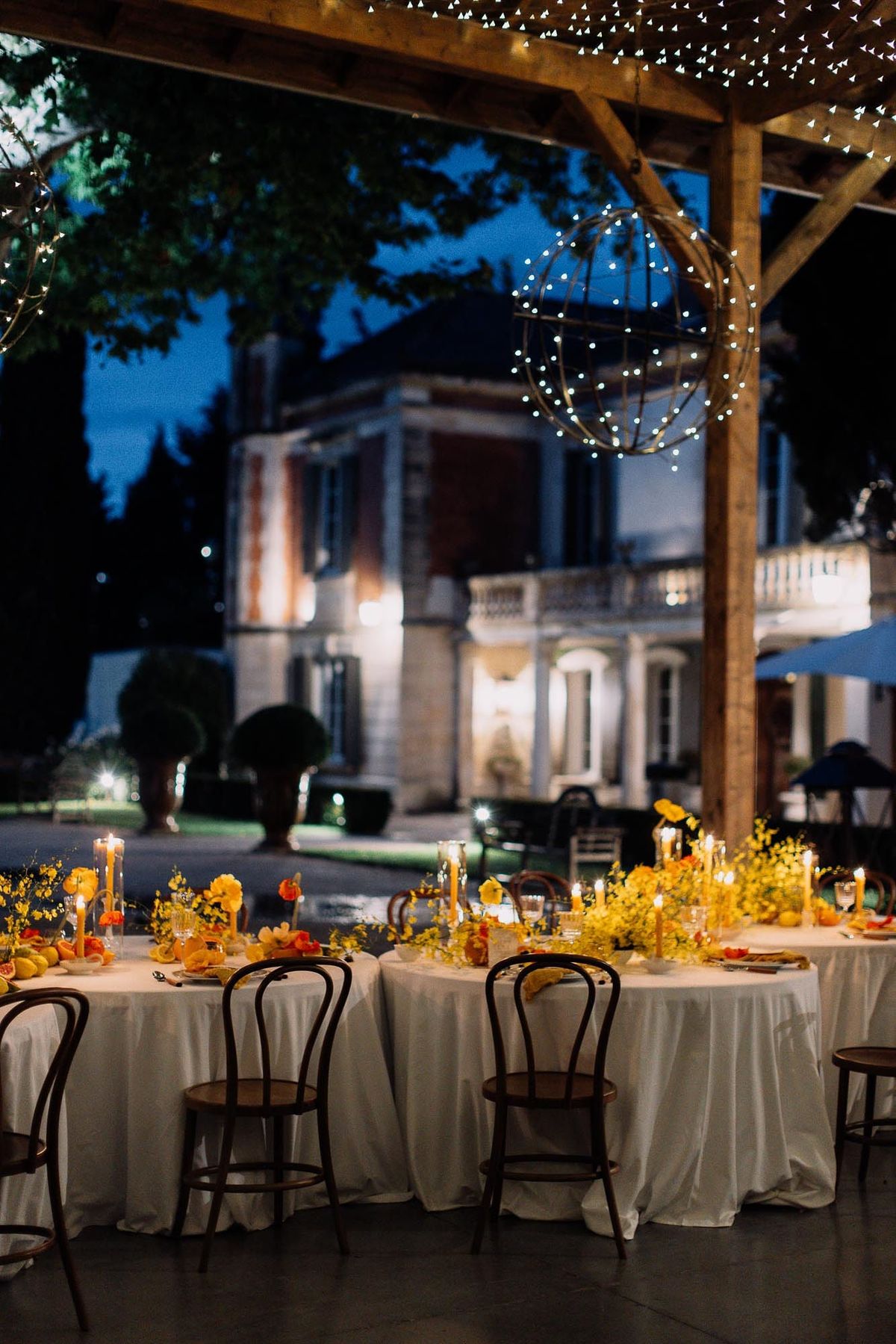 Mas D'Arvieux reception table styled in citrus tones for an evening dinner