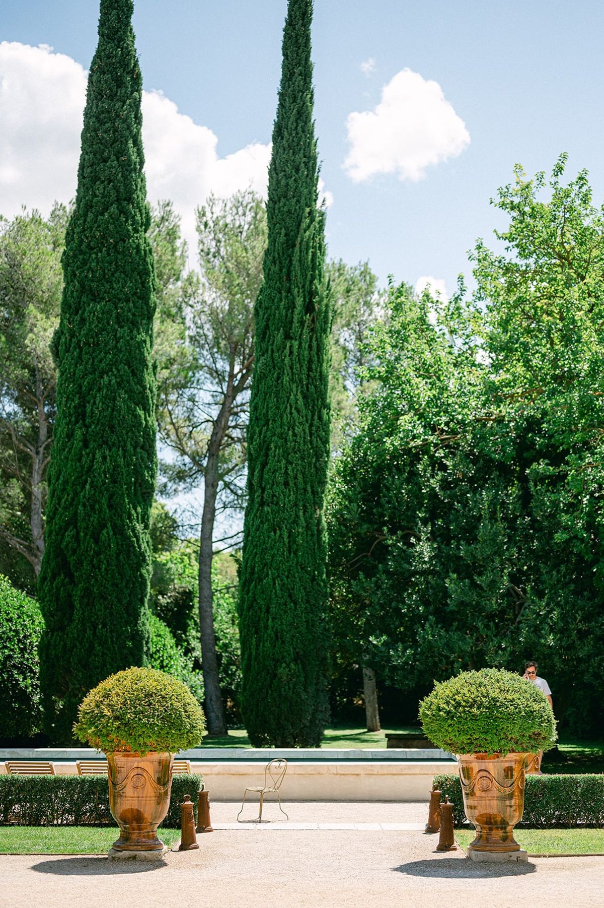 Mas D'Arvieux garden courtyard with terracotta urns framing the pool beyond