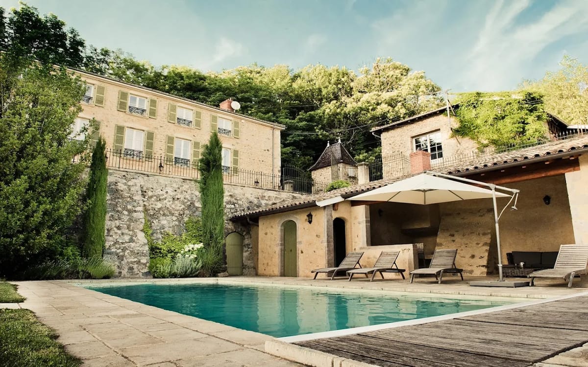 Pool and pool house at Domaine de Vavril with the maison de maitre above