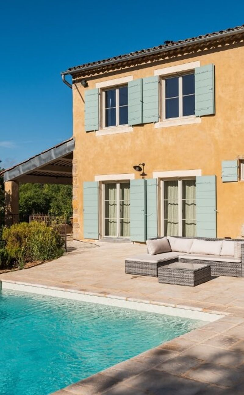 Domaine de Blacailloux reception space with vaulted ceilings in Provence