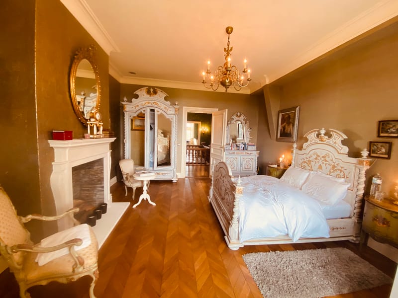 A guest bedroom at Château Changeux with a four-poster bed