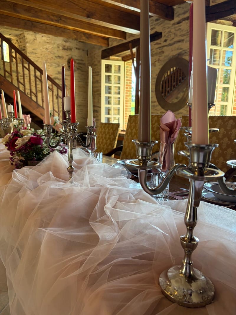 Wedding table dressed with tall candelabra at Chateau Eyparsac
