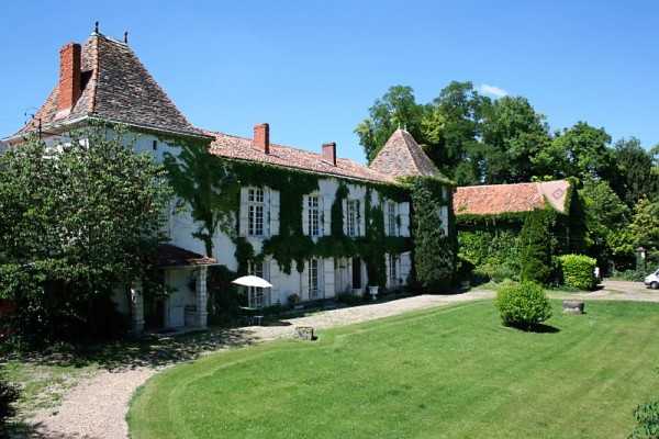 Wedding Venue Spotlight: Chateau de Fayolle, Dordogne France