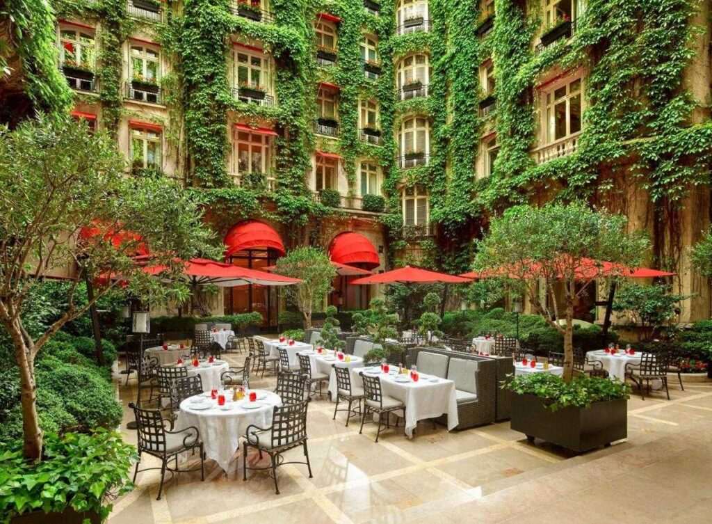 Hotel plaza Athenee - Luxury Hotels Paris