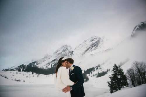 beautiful snowy winter wedding in Alps