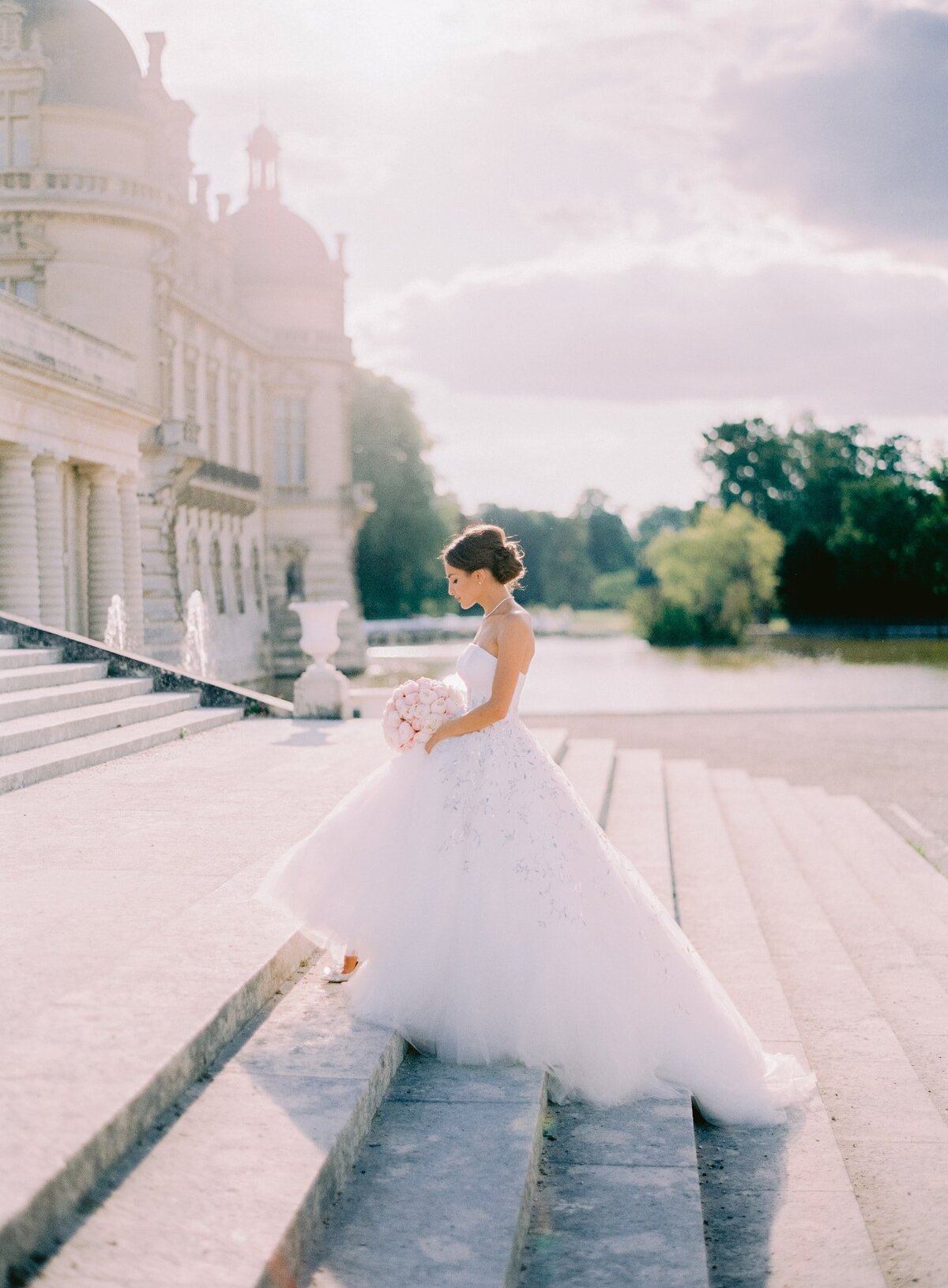 chateau de chantilly luxury wedding phototographer in paris 20 of 59