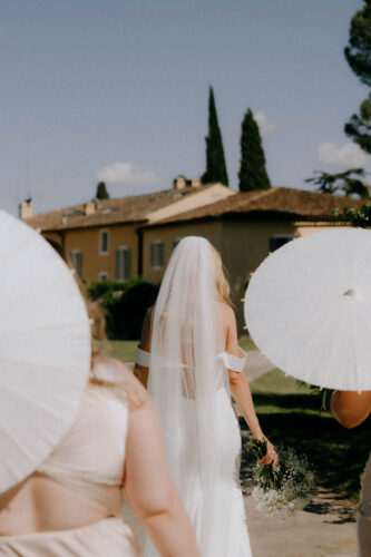 chateau les crostes lola gilbert photography french wedding style 15