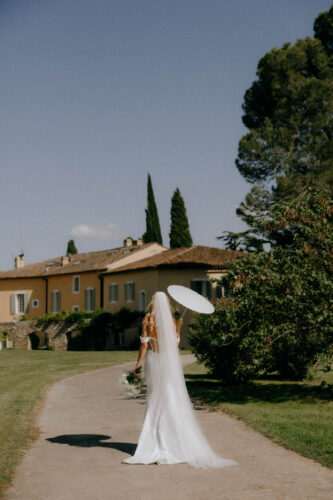 chateau les crostes lola gilbert photography french wedding style 16