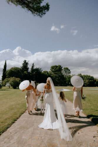 chateau les crostes lola gilbert photography french wedding style 18